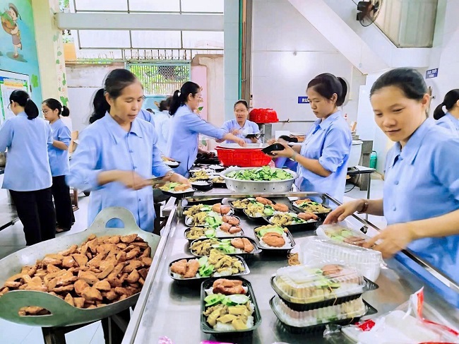 Chia sẻ yêu thương