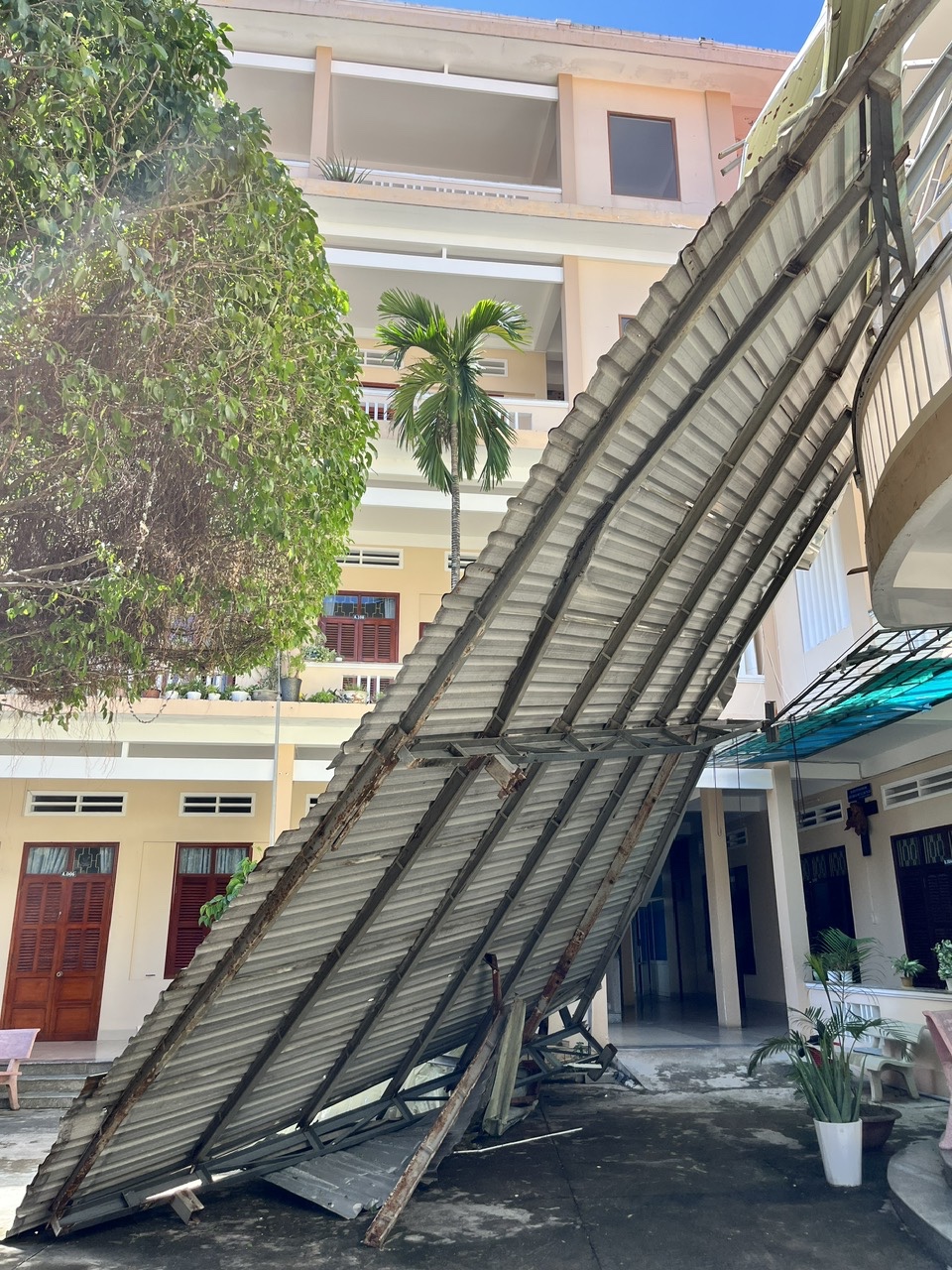 Cơn bão kinh hoàng