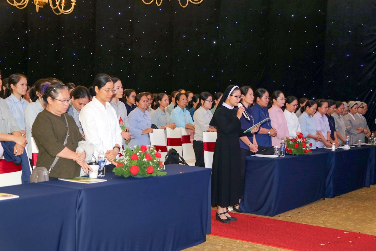 Hoi thao 6 3c5d 41a7 b728 56e79e27e5ad